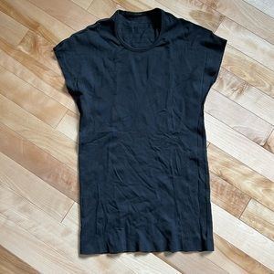 Lululemon t shirt